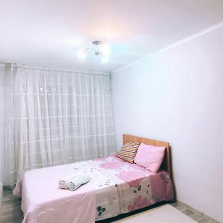 2 Комн Квартира На Новой Площади Appartement Alma-Ata Buitenkant foto