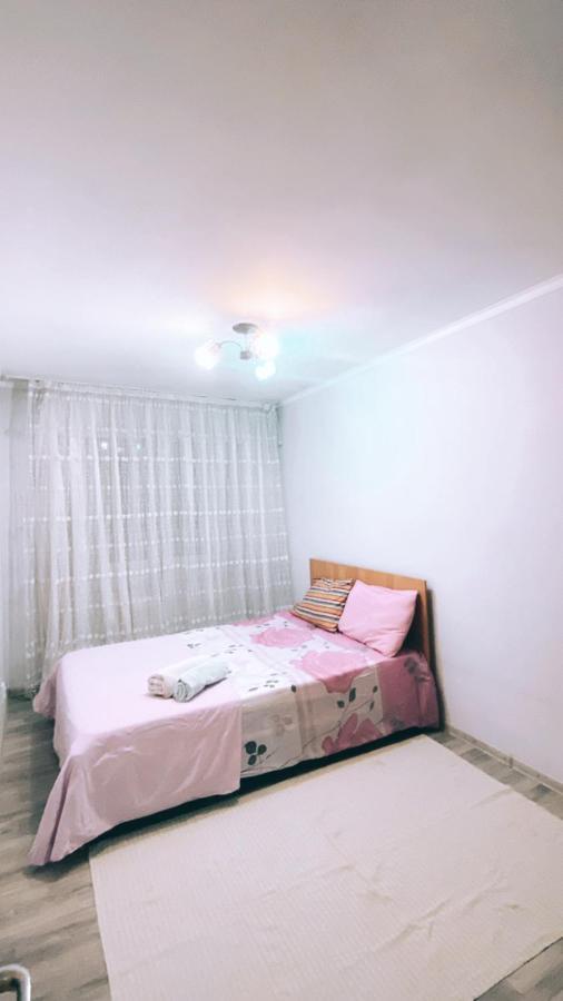 2 Комн Квартира На Новой Площади Appartement Alma-Ata Buitenkant foto