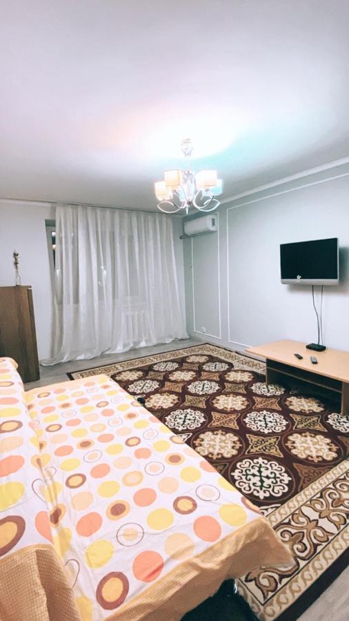 2 Комн Квартира На Новой Площади Appartement Alma-Ata Buitenkant foto