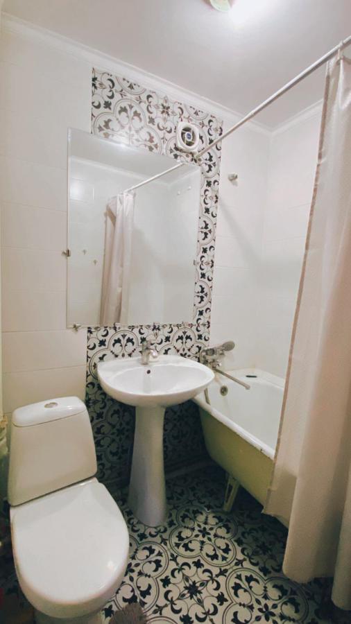 2 Комн Квартира На Новой Площади Appartement Alma-Ata Buitenkant foto